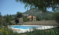 4 bedroom house with swimming pool for sale in Moniatis