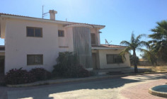Lovely 4 bed house for sale in Lakatamia