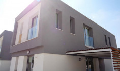 3 bedroom furnished house with swimming pool for sale in Universal