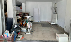 Spacious shop to rent in Agioi Omologites