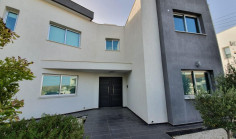 4 bedrooms house with swimming pool for sale in Agios Athanasios