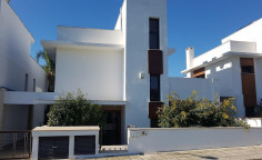 Luxury 3 bedroom house with swimming pool for sale in Paramali