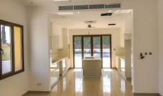 Large 4 bedroom villa with swimming pool for sale in Mouttagiaka