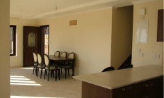 Beautiful 3 bedroom house with swimming pool for sale in Souni-Zanakia