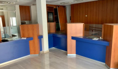 Beautiful shop to rent in Acropolis