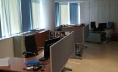 Spacious office to rent in Acropolis