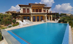 Lovely 5 bedroom furnished house with swimming pool for sale in Aphrodite Hills