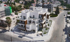 Large 3 bed apartment with swimming pool for sale in Germasogeia Tourist Area
