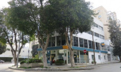 Shop 763 m2 to rent in Agioi Omologites