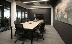Office to rent in Naafi