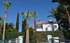 Beautiful 4 bedroom villa with swimming pool for sale in Perivolia