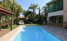 Spacious 5 bedroom villa with swimming pool for sale in Mesovounia