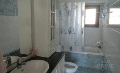Spacious 4 bedroom villa with swimming pool for sale in Yeroskipou