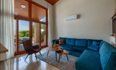 5 bedroom furnished villa with swimming pool to rent in Aphrodite Hills