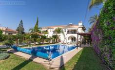 Sunstancial 5 bedroom villa with swimming pool in Columbia area - Germasoyia - Limassol 