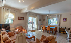 Sunstancial 5 bedroom villa with swimming pool in Columbia area - Germasoyia - Limassol 