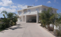 Luxury 5 bedrooms house with swimming pool for sale in Protaras