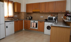 2 bedroom furnished penthouse with swimming pool to rent in Aphrodite Hills