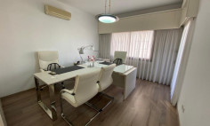 Office 150 m2 to rent in Mesa Geitonia