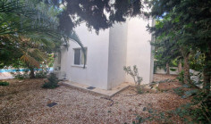 Beautiful 3 bedroom house with swimming pool for sale in Coral Bay