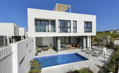 4 bedroom villa with swimming pool for sale in Pernera