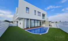 4 bedroom villa with swimming pool for sale in Pernera