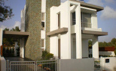 Luxury 3 bedrooms villa with swimming pool for sale in Souni