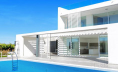 Large 4 bedroom villa for sale in Coral Bay