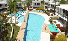 Large 4 bedroom villa for sale in Coral Bay