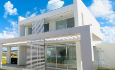 Large 4 bedroom villa for sale in Coral Bay
