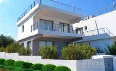 Spacious 3 bedroom villa for sale in Mesa Chorio