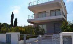 Spacious 3 bedroom villa for sale in Mesa Chorio
