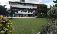 5 bed house with swimming pool for sale in Agios Athanasios