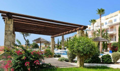 Large 3 bedroom apartment with swimming pool for sale in Yeroskipou