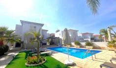 4 bedroom furnished house with swimming pool for sale in Kapparis