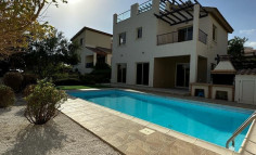 3 bedroom furnished house with swimming pool to rent in Germasogeia