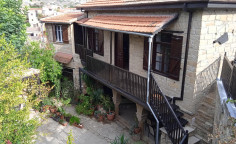 Detached 5 more bedroom house in Tochni 