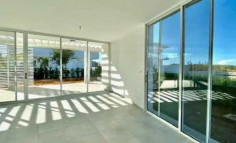 Beautiful 3 bedrooms house with swimming pool for sale in Coral Bay