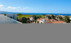 Beautiful 3 bedrooms house with swimming pool for sale in Coral Bay