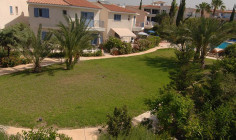 Lovely 2 bed apartment with swimming pool for sale in Kato Paphos