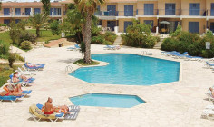 Lovely 2 bed apartment with swimming pool for sale in Kato Paphos