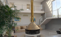 Spacious 5 bedroom villa with swimming pool for sale in Parekklisia