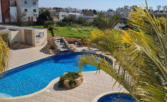 2 bedroom furnished apartment with swimming pool to rent in Universal