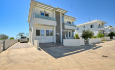 Modern 4 bedroom villa in Paralimni for sale 