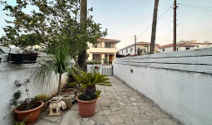 A two storey, 2 bedroom fully renovated maisonette with sea views in a A two storey, 2 bedroom fully renovated maisonette with sea views in a