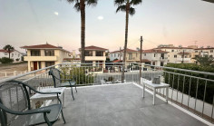 A two storey, 2 bedroom fully renovated maisonette with sea views in a A two storey, 2 bedroom fully renovated maisonette with sea views in a