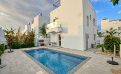 3 bedroom furnished villa with swimming pool for sale in Ayia Napa