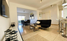 5 bedroom 4 bathroom villa for sale in Chloraka 