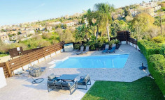 5 bedroom 4 bathroom villa for sale in Chloraka 