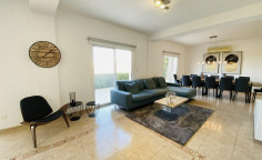 5 bedroom 4 bathroom villa for sale in Chloraka 
